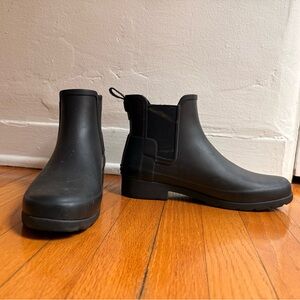 HUNTER Black Chelsea Booties size 37